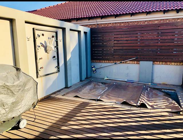 3 BEDROOM FREEHOLD FOR SALE IN ROBERTS ESTATE